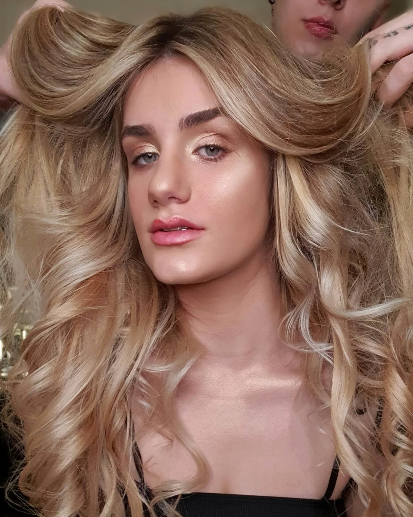 Loiro dourado com volume glam