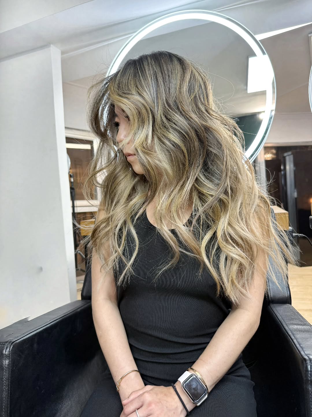 Loiro perolado com ondas soltas